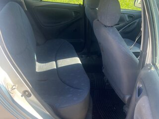 2001 Toyota Vitz I (P10), серебристый, 430000 рублей, вид 5