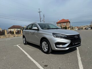 2024 Lada (ВАЗ) Vesta SW I Рестайлинг (NG), серебристый, 1390000 рублей, вид 3