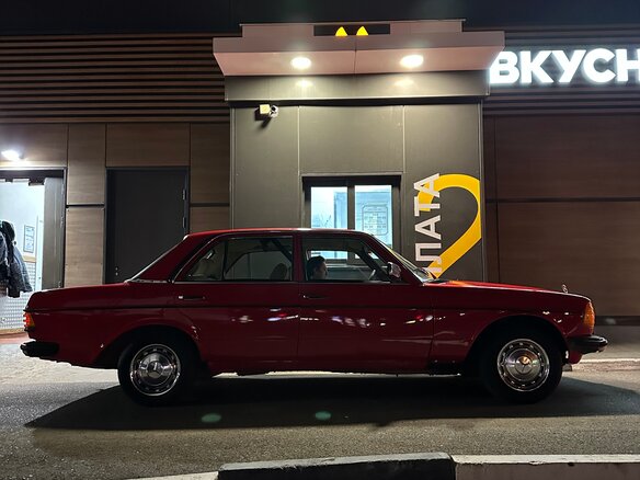 1981 Mercedes-Benz W123 200 4-speed, красный - вид 6