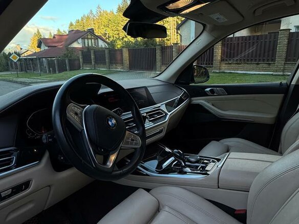 2019 BMW X7 50i I (G07), белый, 6300000 рублей - вид 5