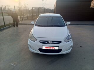 2013 Hyundai Solaris I, белый, 700000 рублей, вид 1