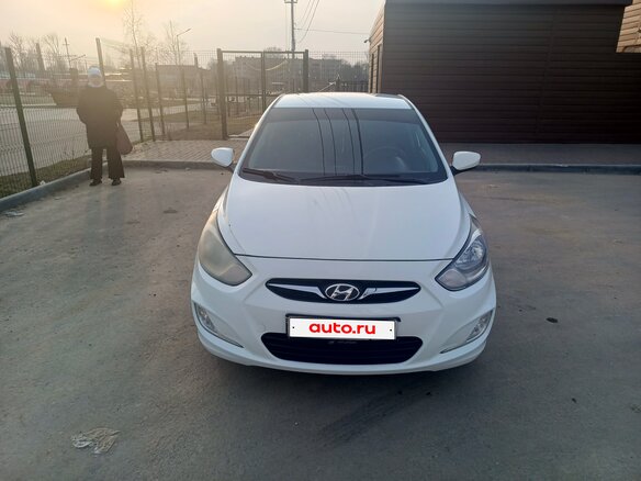 2013 Hyundai Solaris I, белый, 700000 рублей