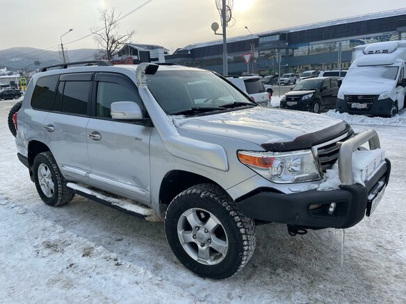 2012 Toyota Land Cruiser 200 Series Рестайлинг 1, серебристый, 7000000 рублей