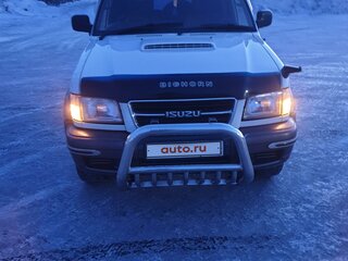1998 Isuzu Bighorn II, белый, 1150000 рублей, вид 2