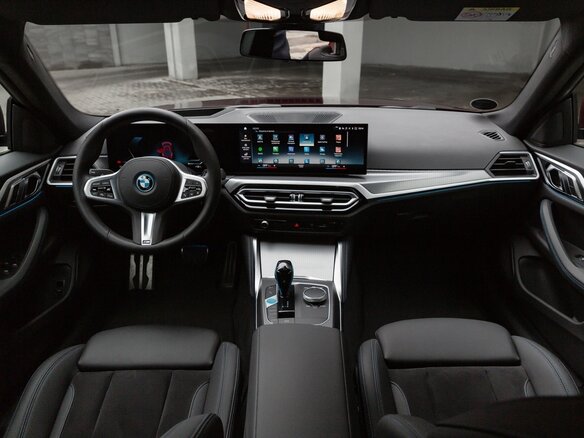 2023 BMW i4 eDrive35 G26, пурпурный, 4088906 рублей - вид 5