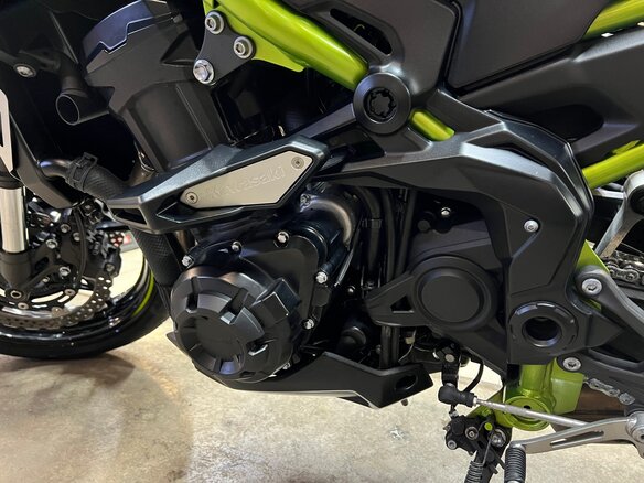 2021 Kawasaki Z 900, серый - вид 15