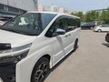 2018 Toyota Voxy III (R80) Рестайлинг, белый, 2555000 рублей - вид 9