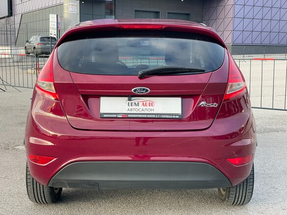 2011 Ford Fiesta Mk6, красный, 947000 рублей - вид 20