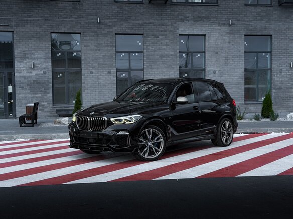 2019 BMW X5 M50d IV (G05/G18), чёрный, 5500000 рублей - вид 1