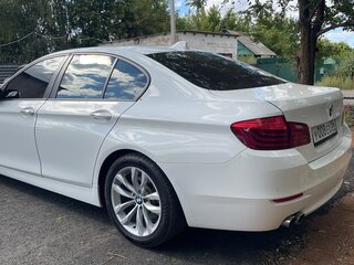 2013 BMW 5 серии 528i xDrive VI (F10/F11/F07) Рестайлинг, белый, 2500000 рублей, вид 4