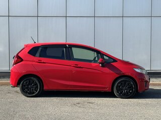 2017 Honda Fit III Рестайлинг, красный, 1159000 рублей, вид 5
