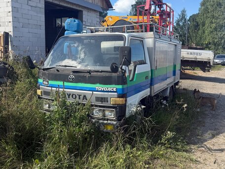 1993 Toyota Toyoace, бежевый, 400000 рублей, вид 1