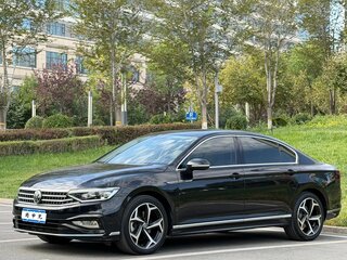 2023 Volkswagen Magotan B8 Рестайлинг, чёрный, 1745000 рублей, вид 1