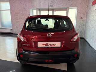 2011 Nissan Qashqai I Рестайлинг, красный, 1295000 рублей, вид 4