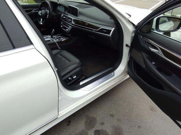 2018 BMW 7 серии Long 740Li xDrive VI (G11/G12), белый, 2926620 рублей - вид 7