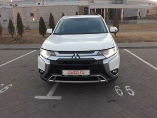 2020 Mitsubishi Outlander III Рестайлинг 3, белый, 2750000 рублей, вид 4