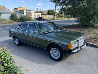 1984 Mercedes-Benz W123 230, зелёный, 1000000 рублей, вид 2