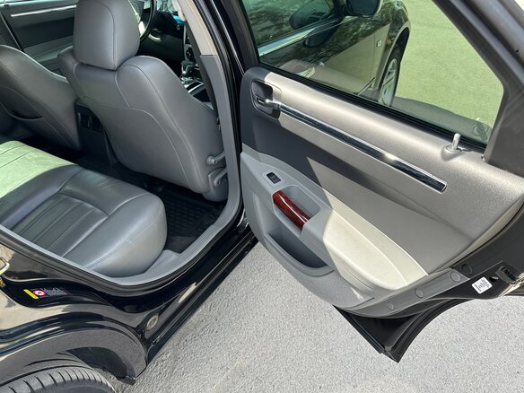 2005 Chrysler 300C I, чёрный, 1050000 рублей - вид 15