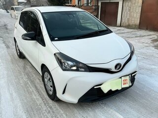 2016 Toyota Vitz III (XP130) Рестайлинг, белый, 1150000 рублей, вид 3
