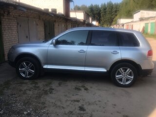 2005 Volkswagen Touareg I, серебристый, 1100000 рублей, вид 4