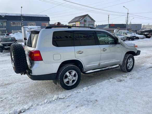 2012 Toyota Land Cruiser 200 Series Рестайлинг 1, серебристый, 7000000 рублей - вид 3
