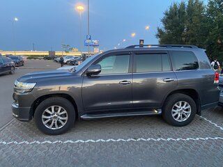 2016 Toyota Land Cruiser 200 Series Рестайлинг 2, серый, 7300000 рублей, вид 3