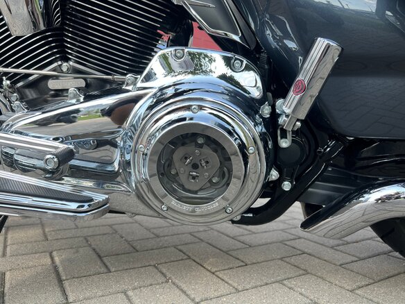 2019 Harley-Davidson CVO Road Glide, серебристый, 2900000 рублей - вид 4
