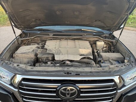 2017 Toyota Land Cruiser 200 Series Рестайлинг 2, чёрный, 6290000 рублей, вид 5