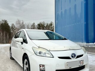 2011 Toyota Prius III Рестайлинг (XW30), белый, 980000 рублей, вид 3