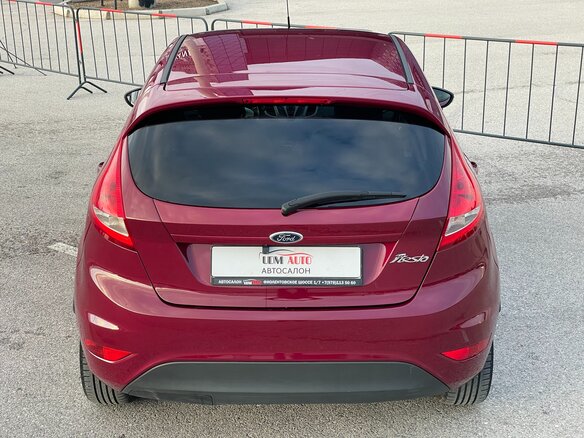 2011 Ford Fiesta Mk6, красный, 947000 рублей - вид 21