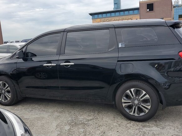 2019 Kia Carnival III, чёрный, 2600000 рублей - вид 3