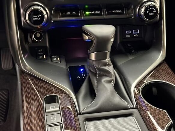 2026 Lexus LX 600 IV, серебристый, 19264800 рублей - вид 11