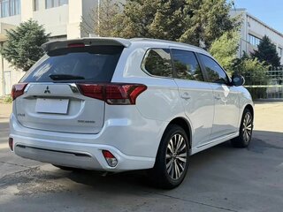2022 Mitsubishi Outlander III Рестайлинг 3, белый, 2150000 рублей, вид 4