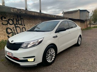 2015 Kia Rio III Рестайлинг, белый, 490000 рублей, вид 2