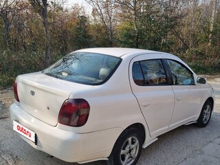 2000 Toyota Platz, белый, 400000 рублей, вид 3