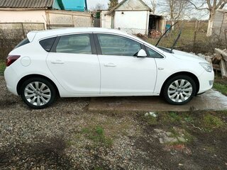 2011 Opel Astra J, белый, 950000 рублей, вид 3