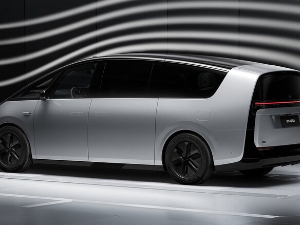 2024 Li Auto (Lixiang) Mega I, серебристый - вид 2