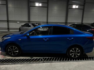 2019 Kia Rio IV, синий, 1550000 рублей, вид 5