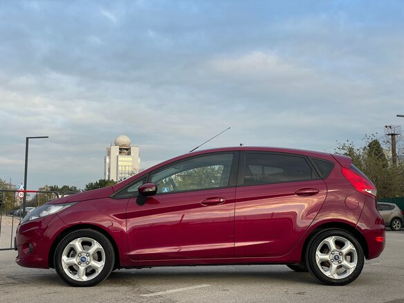 2011 Ford Fiesta Mk6, красный, 947000 рублей - вид 14