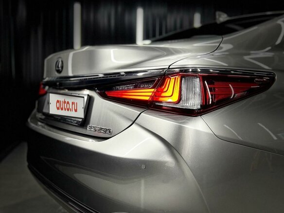 2021 Lexus ES 250 VII Рестайлинг, серый, 5150000 рублей - вид 8