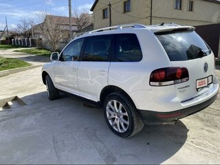 2008 Volkswagen Touareg I Рестайлинг, белый, 1500000 рублей, вид 3