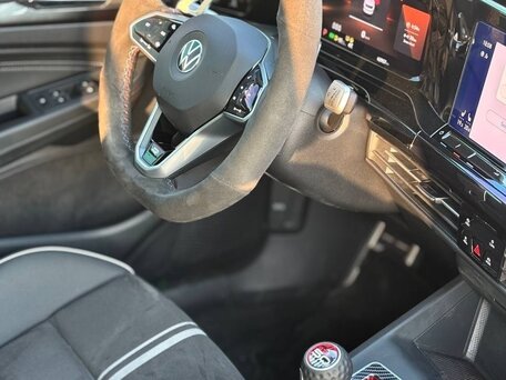 2023 Volkswagen Golf VIII, серый, 1950000 рублей, вид 4