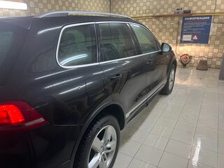 2014 Volkswagen Touareg II, чёрный, 2450000 рублей, вид 2