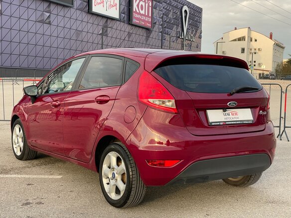 2011 Ford Fiesta Mk6, красный, 947000 рублей - вид 17