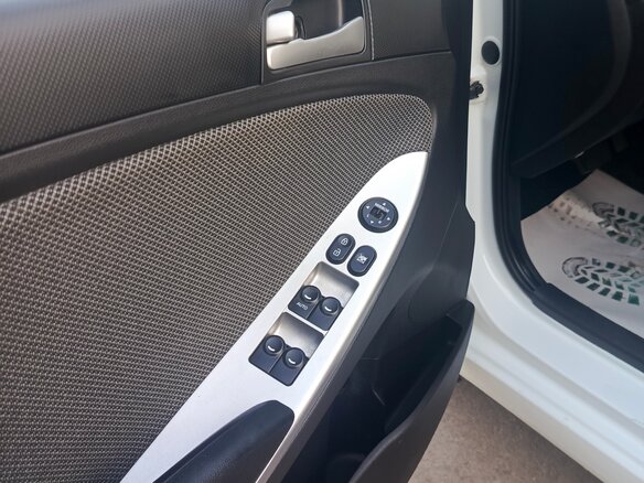 2013 Hyundai Solaris I, белый, 700000 рублей - вид 13