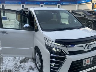 2019 Toyota Voxy III (R80) Рестайлинг, белый, 2950000 рублей, вид 2