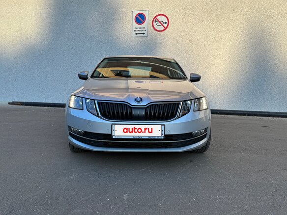 2018 Skoda Octavia III (A7) Рестайлинг, серебристый, 1670000 рублей - вид 1