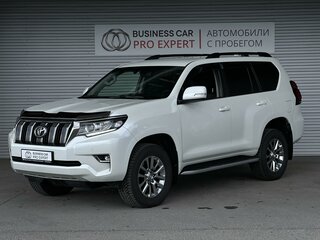 2020 Toyota Land Cruiser Prado 150 Series Рестайлинг 3, белый, 7745000 рублей, вид 1