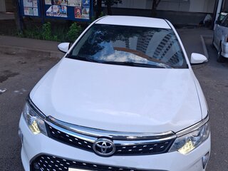 2015 Toyota Camry VII (XV50) Рестайлинг, белый, 1900000 рублей, вид 2