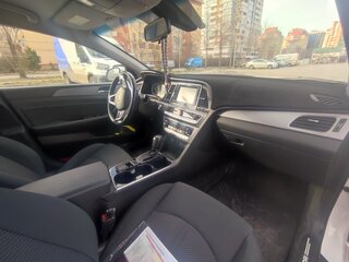 2019 Hyundai Sonata VII (LF) Рестайлинг, белый, 2150000 рублей, вид 4
